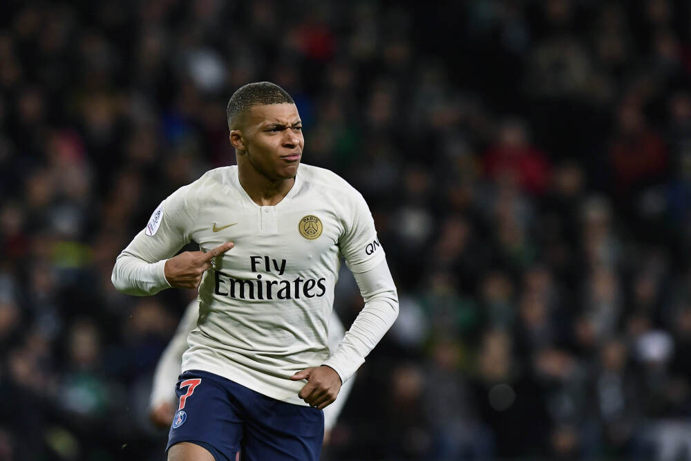 卢伟：我们这场比赛总体防守为主 末节有点急躁&需要集中注意力